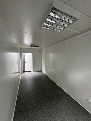 Bürocontainer 6,00 x 2,44 Tür Stirnseitig