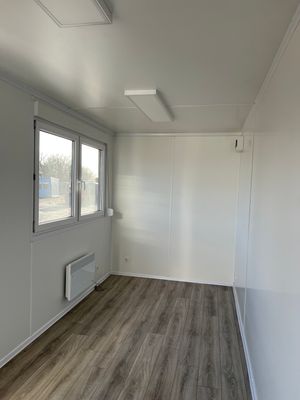 Bürocontainer 6,00 x 2,44 Glastür mit Rollladen